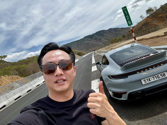 Tính chạy xuyên Việt bằng Porsche 911 Sport Classic, Cường đô-la khiến CĐM xuýt xoa: 'Xe này chạy không quá 24 giờ' - Ảnh 2. Tính chạy xuyên Việt bằng Porsche 911 Sport Classic, Cường đô-la khiến CĐM xuýt xoa: 'Xe này chạy không quá 24 giờ' - Ảnh 2.