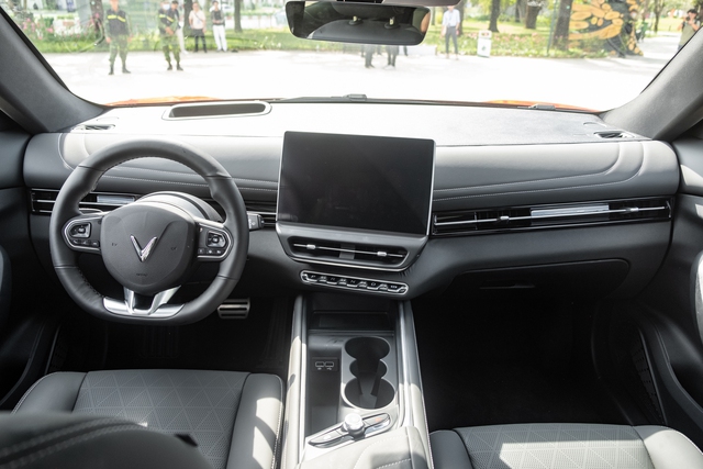 VinFast VF 7 chạy 600 km rồi lên sàn xe cũ, người bán chia sẻ: 'Đây là xe đầu tiên trên thị trường' - Ảnh 3. VinFast VF 7 chạy 600 km rồi lên sàn xe cũ, người bán chia sẻ: 'Đây là xe đầu tiên trên thị trường' - Ảnh 3.