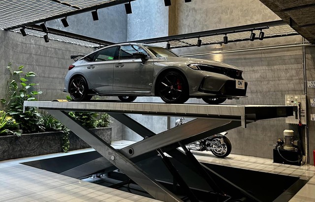 Lấy chiếc Honda Civic Type R này, bạn sẽ tiết kiệm 400 triệu so với mua ‘đập hộp’, người bán khẳng định xe mới lăn bánh 900km- Ảnh 4. Lấy chiếc Honda Civic Type R này, bạn sẽ tiết kiệm 400 triệu so với mua ‘đập hộp’, người bán khẳng định xe mới lăn bánh 900km- Ảnh 4.