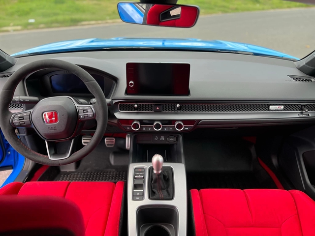 Lấy chiếc Honda Civic Type R này, bạn sẽ tiết kiệm 400 triệu so với mua ‘đập hộp’, người bán khẳng định xe mới lăn bánh 900km- Ảnh 6. Lấy chiếc Honda Civic Type R này, bạn sẽ tiết kiệm 400 triệu so với mua ‘đập hộp’, người bán khẳng định xe mới lăn bánh 900km- Ảnh 6.