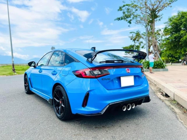 Lấy chiếc Honda Civic Type R này, bạn sẽ tiết kiệm 400 triệu so với mua ‘đập hộp’, người bán khẳng định xe mới lăn bánh 900km- Ảnh 7. Lấy chiếc Honda Civic Type R này, bạn sẽ tiết kiệm 400 triệu so với mua ‘đập hộp’, người bán khẳng định xe mới lăn bánh 900km- Ảnh 7.