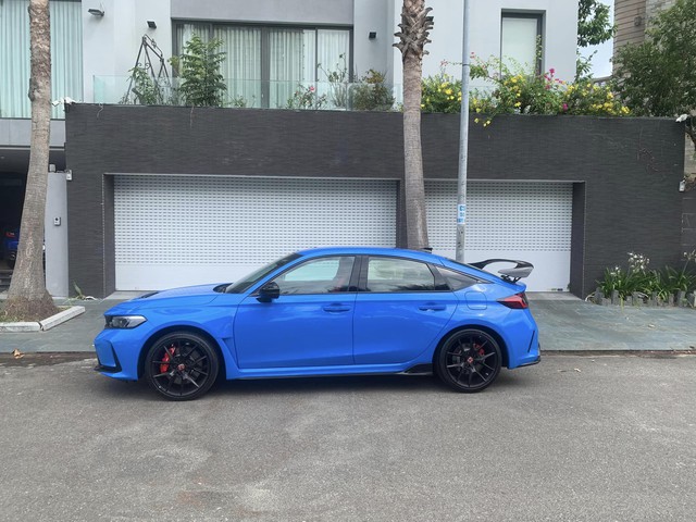 Lấy chiếc Honda Civic Type R này, bạn sẽ tiết kiệm 400 triệu so với mua ‘đập hộp’, người bán khẳng định xe mới lăn bánh 900km- Ảnh 5. Lấy chiếc Honda Civic Type R này, bạn sẽ tiết kiệm 400 triệu so với mua ‘đập hộp’, người bán khẳng định xe mới lăn bánh 900km- Ảnh 5.