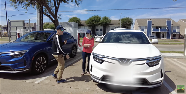 Người phụ nữ đầu tiên sở hữu VinFast VF 8 tại Texas: 'Muốn chứng minh xe của người Việt làm ra rất tốt' - Ảnh 2. Người phụ nữ đầu tiên sở hữu VinFast VF 8 tại Texas: 'Muốn chứng minh xe của người Việt làm ra rất tốt' - Ảnh 2.