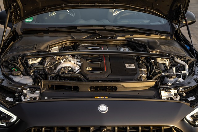 Mercedes-AMG C 63 S E Performance chốt thời điểm ra mắt thị trường Việt Nam: Giá dự kiến 4,9 tỷ đồng - Ảnh 3. Mercedes-AMG C 63 S E Performance chốt thời điểm ra mắt thị trường Việt Nam: Giá dự kiến 4,9 tỷ đồng - Ảnh 3.