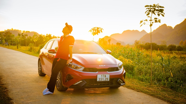 Sắm Kia K3 sau lần đi xe máy dính mưa ướt hỏng đồ làm việc, 9X đánh giá: ‘Lái không hay nhưng vừa túi tiền, có điểm hơn Civic’- Ảnh 4. Sắm Kia K3 sau lần đi xe máy dính mưa ướt hỏng đồ làm việc, 9X đánh giá: ‘Lái không hay nhưng vừa túi tiền, có điểm hơn Civic’- Ảnh 4.