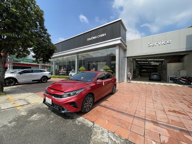 Sắm Kia K3 sau lần đi xe máy dính mưa ướt hỏng đồ làm việc, 9X đánh giá: ‘Lái không hay nhưng vừa túi tiền, có điểm hơn Civic’- Ảnh 10. Sắm Kia K3 sau lần đi xe máy dính mưa ướt hỏng đồ làm việc, 9X đánh giá: ‘Lái không hay nhưng vừa túi tiền, có điểm hơn Civic’- Ảnh 10.