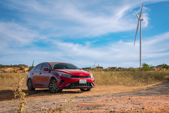 Sắm Kia K3 sau lần đi xe máy dính mưa ướt hỏng đồ làm việc, 9X đánh giá: ‘Lái không hay nhưng vừa túi tiền, có điểm hơn Civic’- Ảnh 7. Sắm Kia K3 sau lần đi xe máy dính mưa ướt hỏng đồ làm việc, 9X đánh giá: ‘Lái không hay nhưng vừa túi tiền, có điểm hơn Civic’- Ảnh 7.