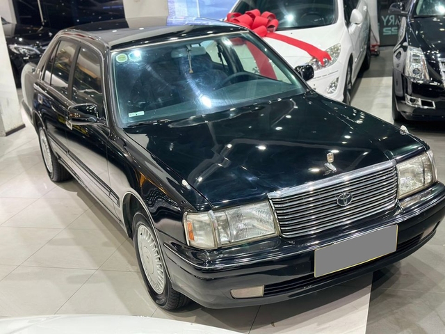 Xe Chủ tịch Toyota Crown gần 30 năm tuổi vẫn có giá ngang Mazda3 đời mới, người bán khẳng định: 'Hàng chuẩn từ ngoài vào trong'- Ảnh 2. Xe Chủ tịch Toyota Crown gần 30 năm tuổi vẫn có giá ngang Mazda3 đời mới, người bán khẳng định: 'Hàng chuẩn từ ngoài vào trong'- Ảnh 2.