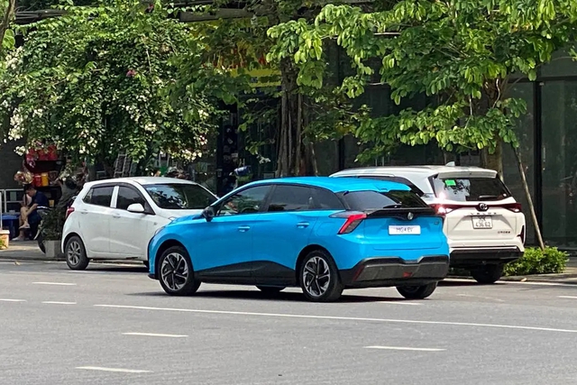 Đại lý báo MG4 đã về, dễ ra mắt khách Việt tháng này: Giá đồn đoán hơn 500 triệu, chạy 450km/sạc, có nhiều trụ cắm điện- Ảnh 2. Đại lý báo MG4 đã về, dễ ra mắt khách Việt tháng này: Giá đồn đoán hơn 500 triệu, chạy 450km/sạc, có nhiều trụ cắm điện- Ảnh 2.