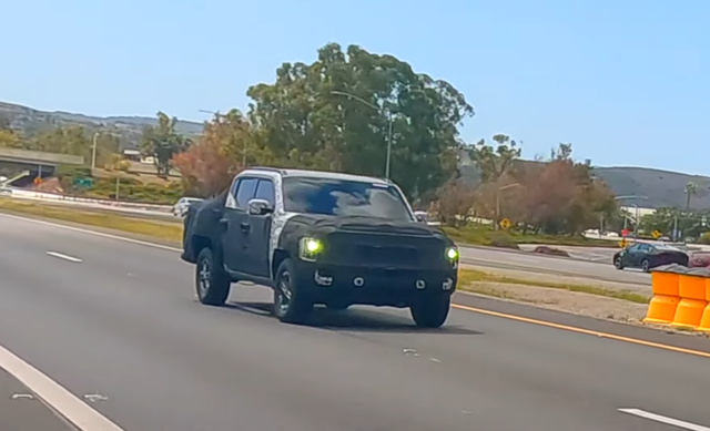 Kia Tasman lộ chạy thử có thể khiến nhiều người sửng sốt: Trang bị động cơ khủng từng bị gạt đi, quyết đấu Ranger Raptor- Ảnh 2. Kia Tasman lộ chạy thử có thể khiến nhiều người sửng sốt: Trang bị động cơ khủng từng bị gạt đi, quyết đấu Ranger Raptor- Ảnh 2.