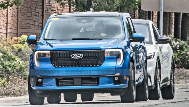 Đàn em Ford Ranger lộ bản mới ‘trần trụi’ trên đường: Logo mới, đầu xe khác biệt, mâm như Maybach- Ảnh 2. Đàn em Ford Ranger lộ bản mới ‘trần trụi’ trên đường: Logo mới, đầu xe khác biệt, mâm như Maybach- Ảnh 2.