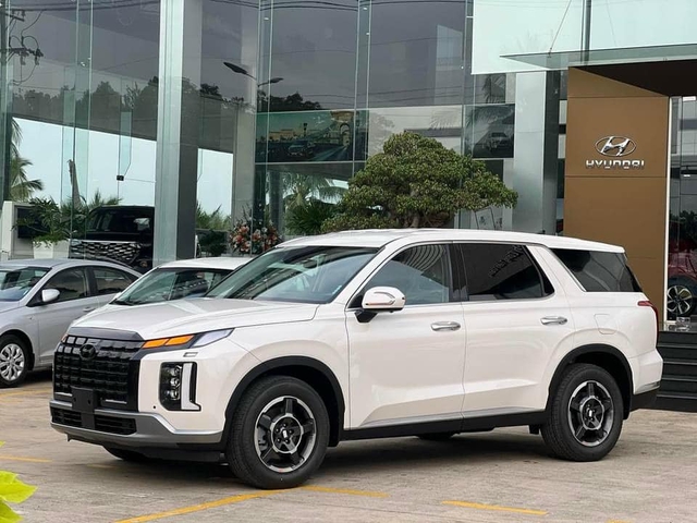 Giảm 120 triệu tại đại lý, giá bán của Hyundai Palisade còn thấp hơn cả 'đàn em' Santa Fe hybrid- Ảnh 2.