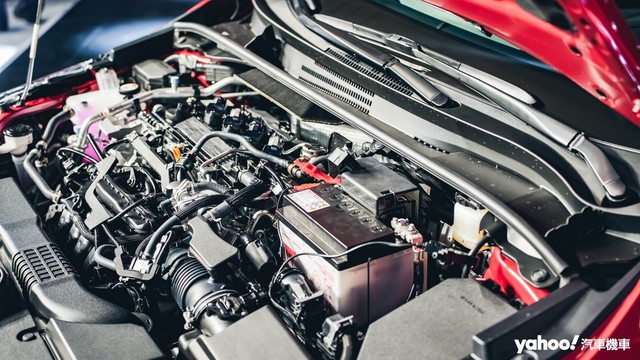 Ai chê Toyota Corolla Altis già thì có thể tham khảo bản thể thao mới ra mắt này: Bodykit hầm hố, có cánh gió, động cơ Camry, đấu Civic RS- Ảnh 5. Ai chê Toyota Corolla Altis già thì có thể tham khảo bản thể thao mới ra mắt này: Bodykit hầm hố, có cánh gió, động cơ Camry, đấu Civic RS- Ảnh 5.