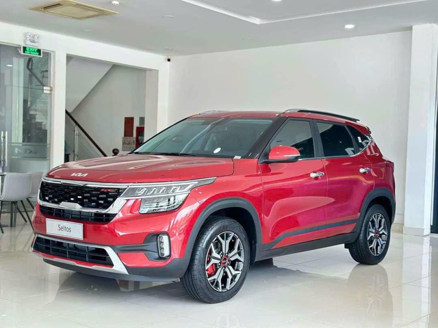 Đại lý xả hàng tồn, Kia Seltos giảm giá đến 50 triệu đồng: Bản cao cấp nhất rẻ hơn HR-V tiêu chuẩn, khách mua phải đánh đổi đời xe- Ảnh 2. Đại lý xả hàng tồn, Kia Seltos giảm giá đến 50 triệu đồng: Bản cao cấp nhất rẻ hơn HR-V tiêu chuẩn, khách mua phải đánh đổi đời xe- Ảnh 2.