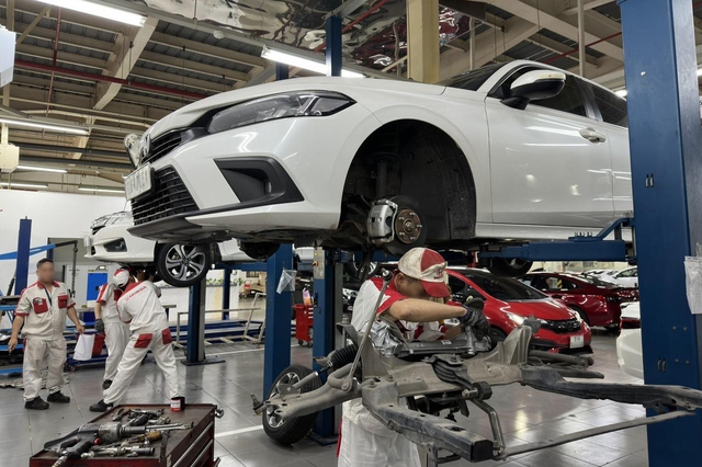 Cả 3 lần thay thước lái chiếc Honda Civic của anh T.D. đều thực hiện trong đại lý. Cả 3 lần thay thước lái chiếc Honda Civic của anh T.D. đều thực hiện trong đại lý.