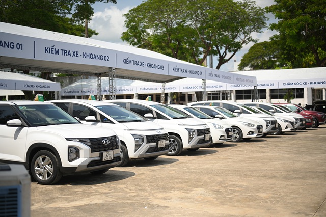 Bán chạy nhất Việt Nam 2023, Hyundai chạy tour chăm sóc khách hàng khắp cả nước - Ảnh 2. Bán chạy nhất Việt Nam 2023, Hyundai chạy tour chăm sóc khách hàng khắp cả nước - Ảnh 2.