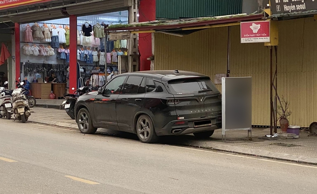 Xe bị xịt bóng hơi phải gọi cứu hộ, chủ xe VinFast Lux SA2.0 nhận xét: 'Sửa trong vòng 1 ngày, còn được nhận thêm tiền' - Ảnh 1. Xe bị xịt bóng hơi phải gọi cứu hộ, chủ xe VinFast Lux SA2.0 nhận xét: 'Sửa trong vòng 1 ngày, còn được nhận thêm tiền' - Ảnh 1.