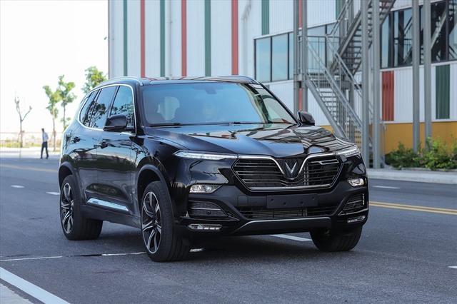 Xe bị xịt bóng hơi phải gọi cứu hộ, chủ xe VinFast Lux SA2.0 nhận xét: 'Sửa trong vòng 1 ngày, còn được nhận thêm tiền' - Ảnh 4. Xe bị xịt bóng hơi phải gọi cứu hộ, chủ xe VinFast Lux SA2.0 nhận xét: 'Sửa trong vòng 1 ngày, còn được nhận thêm tiền' - Ảnh 4.