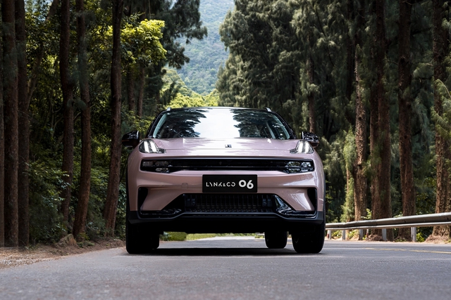 Hé lộ nội, ngoại thất Lynk & Co 06 sắp ra mắt Việt Nam: Dáng thời trang, màu sơn độc lạ, thiết kế cho người trẻ mê lái- Ảnh 2. Hé lộ nội, ngoại thất Lynk & Co 06 sắp ra mắt Việt Nam: Dáng thời trang, màu sơn độc lạ, thiết kế cho người trẻ mê lái- Ảnh 2.