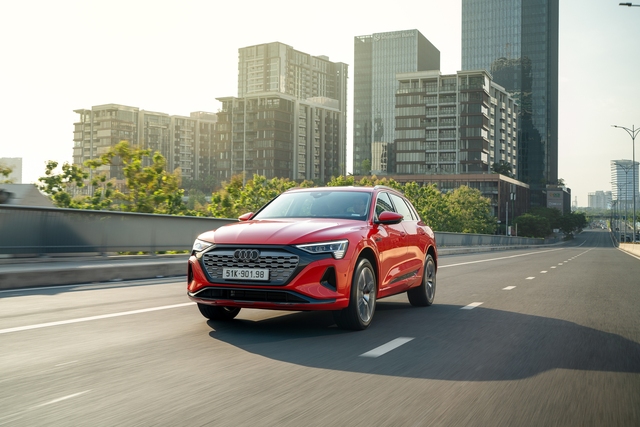 Audi Q8 e-tron ra mắt Việt Nam: Giá từ 3,8 tỷ đồng, bảo hành pin 8 năm, tặng sạc miễn phí- Ảnh 18. Audi Q8 e-tron ra mắt Việt Nam: Giá từ 3,8 tỷ đồng, bảo hành pin 8 năm, tặng sạc miễn phí- Ảnh 18.
