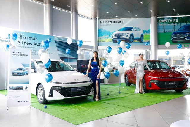 Hyundai Accent 2024 ồ ạt về đại lý: Không ‘lạc’, tặng thêm cả phụ kiện, chủ yếu bản Đặc biệt, Cao cấp- Ảnh 2. Hyundai Accent 2024 ồ ạt về đại lý: Không ‘lạc’, tặng thêm cả phụ kiện, chủ yếu bản Đặc biệt, Cao cấp- Ảnh 2.