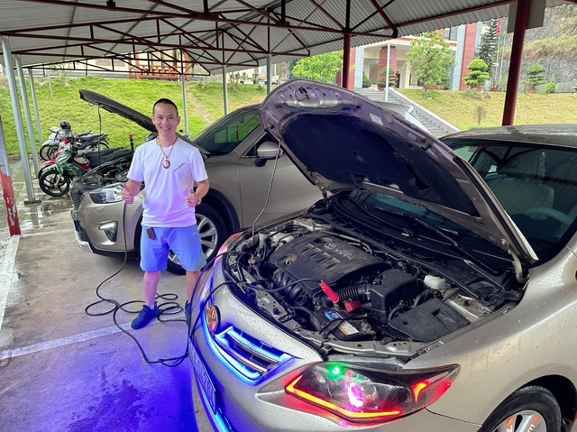 Sếp công ty dược cứu hộ hàng nghìn ô tô miễn phí bằng Toyota Corolla Altis: 'Có người bảo hâm, chẳng ai max rảnh thế này'- Ảnh 3. Sếp công ty dược cứu hộ hàng nghìn ô tô miễn phí bằng Toyota Corolla Altis: 'Có người bảo hâm, chẳng ai max rảnh thế này'- Ảnh 3.