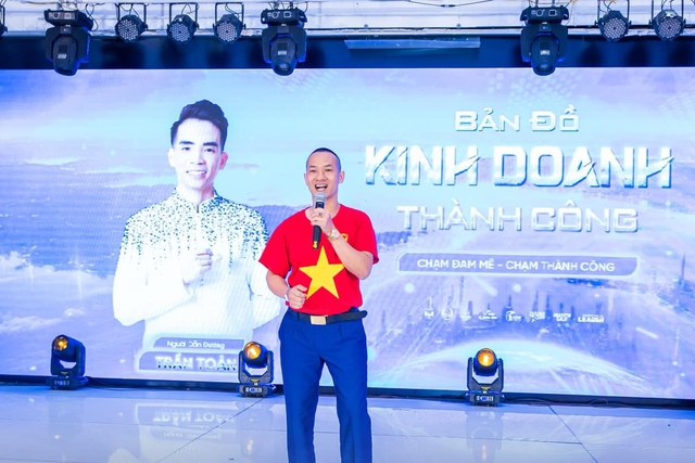 Sếp công ty dược cứu hộ hàng nghìn ô tô miễn phí bằng Toyota Corolla Altis: 'Có người bảo hâm, chẳng ai max rảnh thế này'- Ảnh 6. Sếp công ty dược cứu hộ hàng nghìn ô tô miễn phí bằng Toyota Corolla Altis: 'Có người bảo hâm, chẳng ai max rảnh thế này'- Ảnh 6.