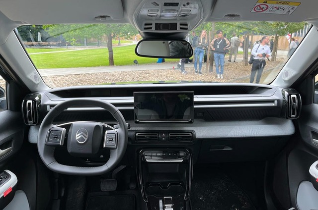 SUV ngang cỡ Xforce này có tới 7 chỗ ngồi, giá dự kiến quy đổi dưới 650 triệu đồng, chạy 300km/sạc- Ảnh 10. SUV ngang cỡ Xforce này có tới 7 chỗ ngồi, giá dự kiến quy đổi dưới 650 triệu đồng, chạy 300km/sạc- Ảnh 10.