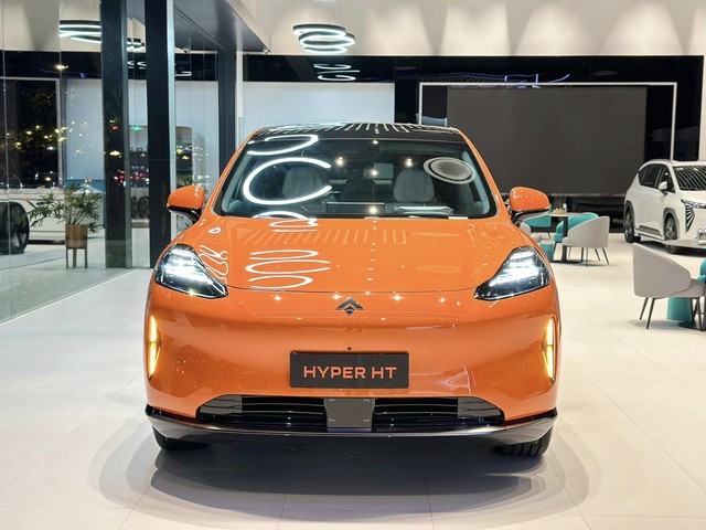 Aion Hyper HT sắp về Việt Nam: Cửa cánh chim, mạnh ngang VF 7, đầy pin chạy Hà Nội - Đà Nẵng không cần sạc lại- Ảnh 2. Aion Hyper HT sắp về Việt Nam: Cửa cánh chim, mạnh ngang VF 7, đầy pin chạy Hà Nội - Đà Nẵng không cần sạc lại- Ảnh 2.