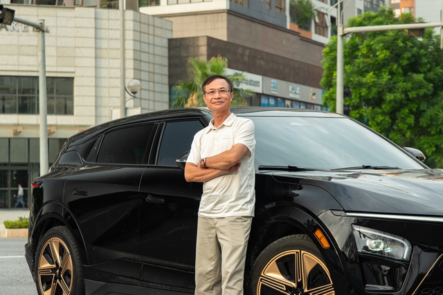 Thích EQS nhưng chốt VinFast VF 7, giám đốc công ty vận tải chia sẻ: ‘Công nghệ chẳng kém nhiều mà giá chỉ bằng một phần nhỏ’- Ảnh 19. Thích EQS nhưng chốt VinFast VF 7, giám đốc công ty vận tải chia sẻ: ‘Công nghệ chẳng kém nhiều mà giá chỉ bằng một phần nhỏ’- Ảnh 19.