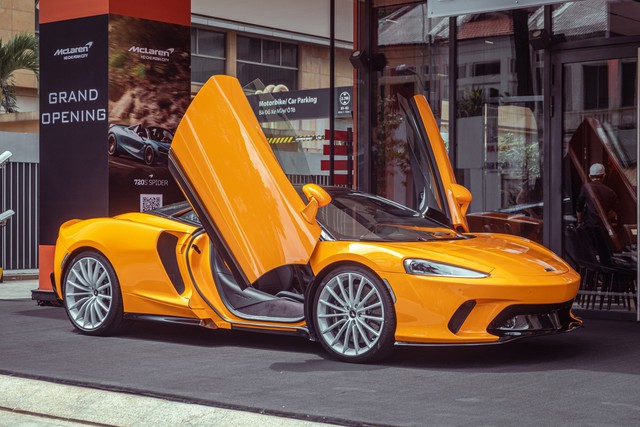 Hot girl 9X đời đầu tặng McLaren GT cho ông xã nhân dịp sinh nhật: Giá không dưới 16 tỷ đồng, là xe chính hãng độc nhất Việt Nam- Ảnh 14. Hot girl 9X đời đầu tặng McLaren GT cho ông xã nhân dịp sinh nhật: Giá không dưới 16 tỷ đồng, là xe chính hãng độc nhất Việt Nam- Ảnh 14.