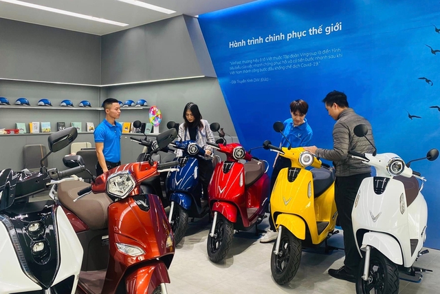 Chủ xe điện VinFast được gửi miễn phí, sạc miễn phí tại nhiều điểm, lắp trụ sạc tại nhà được tặng thêm hơn 31 triệu đồng- Ảnh 4. Chủ xe điện VinFast được gửi miễn phí, sạc miễn phí tại nhiều điểm, lắp trụ sạc tại nhà được tặng thêm hơn 31 triệu đồng- Ảnh 4.