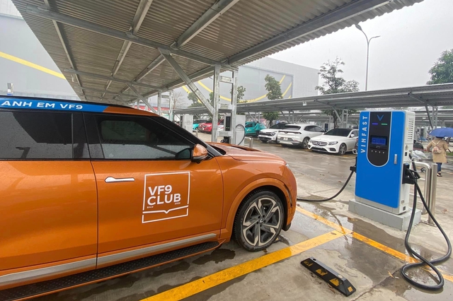 Chủ xe điện VinFast được gửi miễn phí, sạc miễn phí tại nhiều điểm, lắp trụ sạc tại nhà được tặng thêm hơn 31 triệu đồng- Ảnh 2. Chủ xe điện VinFast được gửi miễn phí, sạc miễn phí tại nhiều điểm, lắp trụ sạc tại nhà được tặng thêm hơn 31 triệu đồng- Ảnh 2.
