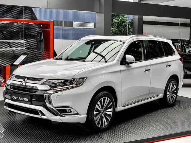 Đại lý xả kho lô Mitsubishi Outlander 2023 cuối cùng: Giảm tới 140 triệu đồng nhưng chỉ áp dụng cho phiên bản này- Ảnh 2. Đại lý xả kho lô Mitsubishi Outlander 2023 cuối cùng: Giảm tới 140 triệu đồng nhưng chỉ áp dụng cho phiên bản này- Ảnh 2.