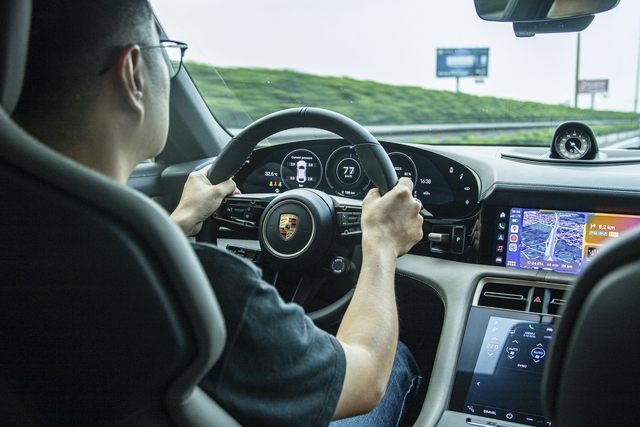 Bỏ 7 tỷ mua Porsche Taycan Cross Turismo đi phượt, đây là 3 thứ trải nghiệm bạn khó tìm thấy trên bất kỳ chiếc xe nào khác- Ảnh 5. Bỏ 7 tỷ mua Porsche Taycan Cross Turismo đi phượt, đây là 3 thứ trải nghiệm bạn khó tìm thấy trên bất kỳ chiếc xe nào khác- Ảnh 5.