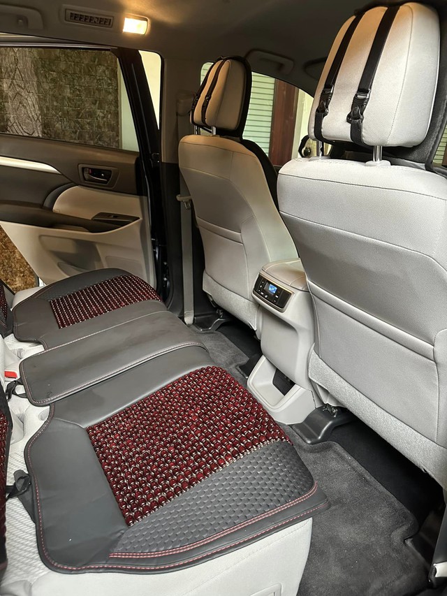 Toyota Highlander 7 năm tuổi mới lăn bánh hơn 1.000km được bán lại 1,7 tỷ đồng: Vẫn dùng vô lăng 'nhựa' nhưng có gói ADAS- Ảnh 5. Toyota Highlander 7 năm tuổi mới lăn bánh hơn 1.000km được bán lại 1,7 tỷ đồng: Vẫn dùng vô lăng 'nhựa' nhưng có gói ADAS- Ảnh 5.