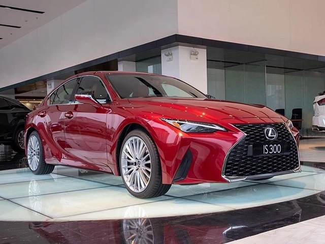 Lexus IS rút khỏi Việt Nam sau chưa đầy 4 năm ra mắt bản mới, nhường đất diễn cho C-Class, 3-Series- Ảnh 2. Lexus IS rút khỏi Việt Nam sau chưa đầy 4 năm ra mắt bản mới, nhường đất diễn cho C-Class, 3-Series- Ảnh 2.