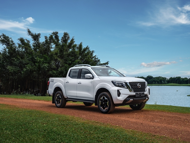 Nissan Navara 2024 ra mắt Việt Nam: Thêm phiên bản, chỉ còn từ 685 triệu đồng, cạnh tranh Ranger bằng giá mềm hơn bản cũ- Ảnh 2. Nissan Navara 2024 ra mắt Việt Nam: Thêm phiên bản, chỉ còn từ 685 triệu đồng, cạnh tranh Ranger bằng giá mềm hơn bản cũ- Ảnh 2.