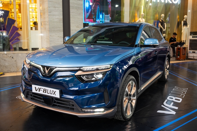 Cận cảnh VinFast VF 8 Lux Hỏa Long Độc Bản: Nhiều chi tiết mạ vàng, giới hạn 888 chiếc- Ảnh 2. Cận cảnh VinFast VF 8 Lux Hỏa Long Độc Bản: Nhiều chi tiết mạ vàng, giới hạn 888 chiếc- Ảnh 2.