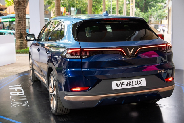 Cận cảnh VinFast VF 8 Lux Hỏa Long Độc Bản: Nhiều chi tiết mạ vàng, giới hạn 888 chiếc- Ảnh 3. Cận cảnh VinFast VF 8 Lux Hỏa Long Độc Bản: Nhiều chi tiết mạ vàng, giới hạn 888 chiếc- Ảnh 3.