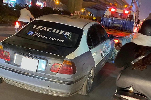 Chiếc xe lắp đặt cục máy lỗi thường phải đưa về xưởng bằng xe cứu hộ (Ảnh: nhân vật cung cấp). Chiếc xe lắp đặt cục máy lỗi thường phải đưa về xưởng bằng xe cứu hộ (Ảnh: nhân vật cung cấp).