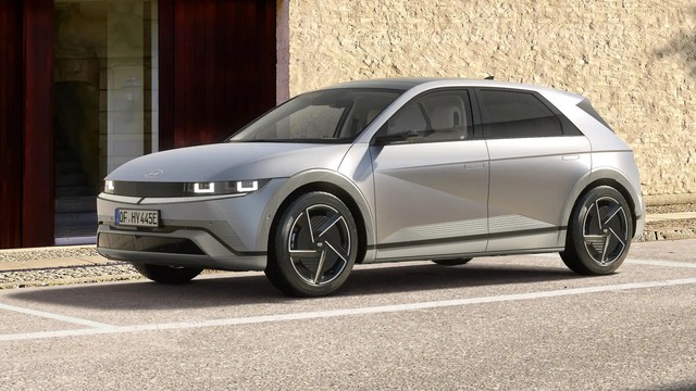 Hyundai Ioniq 5 2025 sắp ra mắt: Công suất không đổi, tầm hoạt động tăng lên 570km, thêm tính năng ADAS, giá tăng 40 triệu đồng- Ảnh 2. Hyundai Ioniq 5 2025 sắp ra mắt: Công suất không đổi, tầm hoạt động tăng lên 570km, thêm tính năng ADAS, giá tăng 40 triệu đồng- Ảnh 2.