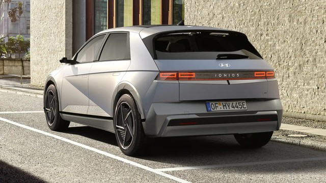 Hyundai Ioniq 5 2025 sắp ra mắt: Công suất không đổi, tầm hoạt động tăng lên 570km, thêm tính năng ADAS, giá tăng 40 triệu đồng- Ảnh 3. Hyundai Ioniq 5 2025 sắp ra mắt: Công suất không đổi, tầm hoạt động tăng lên 570km, thêm tính năng ADAS, giá tăng 40 triệu đồng- Ảnh 3.