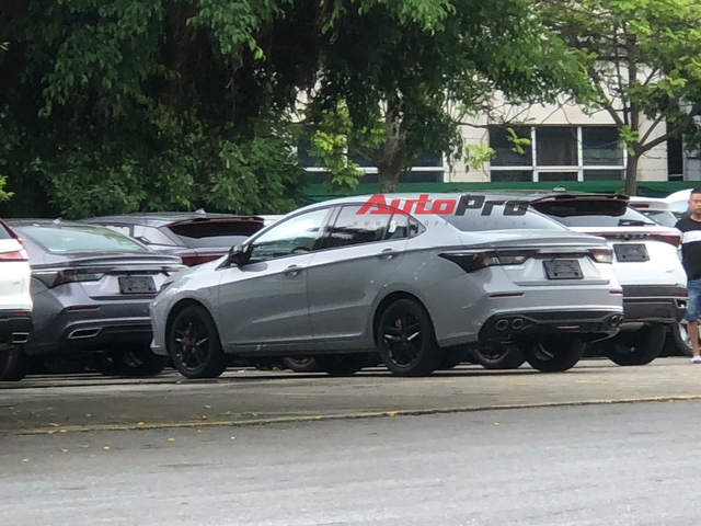 Omoda S5 bản ‘base’ lần đầu lộ diện tại Việt Nam: Dáng thể thao, mâm lớn, cạnh tranh Mazda3, K3- Ảnh 4. Omoda S5 bản ‘base’ lần đầu lộ diện tại Việt Nam: Dáng thể thao, mâm lớn, cạnh tranh Mazda3, K3- Ảnh 4.