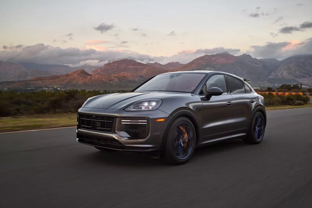 Porsche Cayenne sắp đổi sang động cơ điện hoàn toàn, hãng vẫn bán xe đời cũ cho ai thích máy xăng- Ảnh 3.