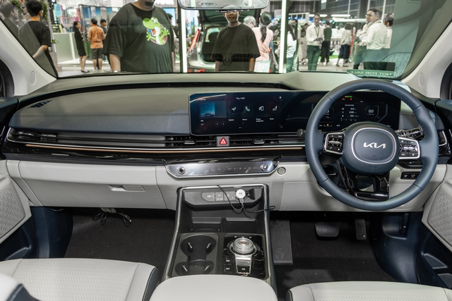 Kia Carnival 2024 nhận cọc tại đại lý: Ra mắt tháng 10, ngoại hình mới, dễ thêm động cơ hybrid cạnh tranh Viloran- Ảnh 9. Kia Carnival 2024 nhận cọc tại đại lý: Ra mắt tháng 10, ngoại hình mới, dễ thêm động cơ hybrid cạnh tranh Viloran- Ảnh 9.