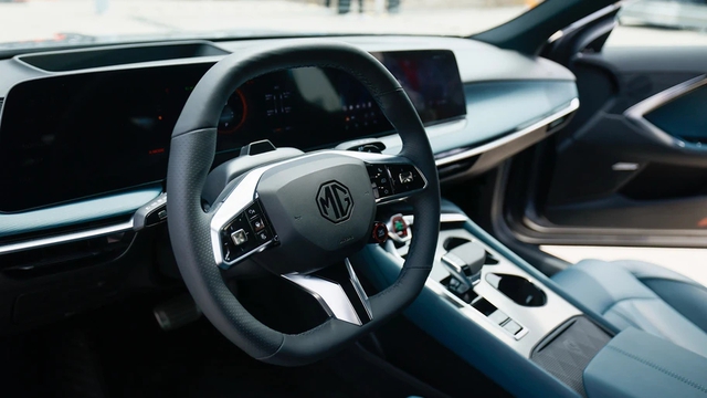 Đại lý báo MG7 đã về với bản ‘full option’, động cơ 2.0L, cọc sớm được giảm giá và ‘không tốn tiền bảo dưỡng 3 năm’- Ảnh 6. Đại lý báo MG7 đã về với bản ‘full option’, động cơ 2.0L, cọc sớm được giảm giá và ‘không tốn tiền bảo dưỡng 3 năm’- Ảnh 6.