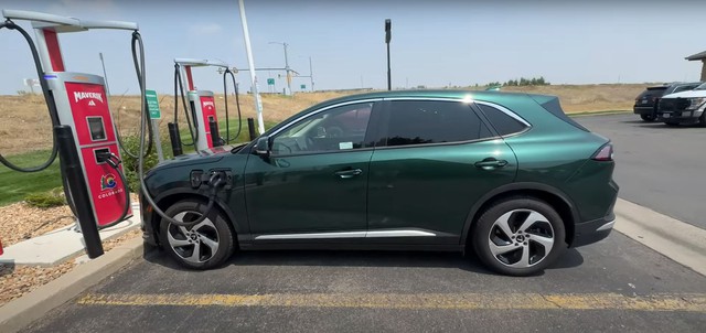 Thử VinFast VF 8 liên tục ở tốc độ 113km/h, chuyên gia cho biết: Chạy 386km còn 3% pin, vẫn đủ để đến trạm sạc- Ảnh 2. Thử VinFast VF 8 liên tục ở tốc độ 113km/h, chuyên gia cho biết: Chạy 386km còn 3% pin, vẫn đủ để đến trạm sạc- Ảnh 2.