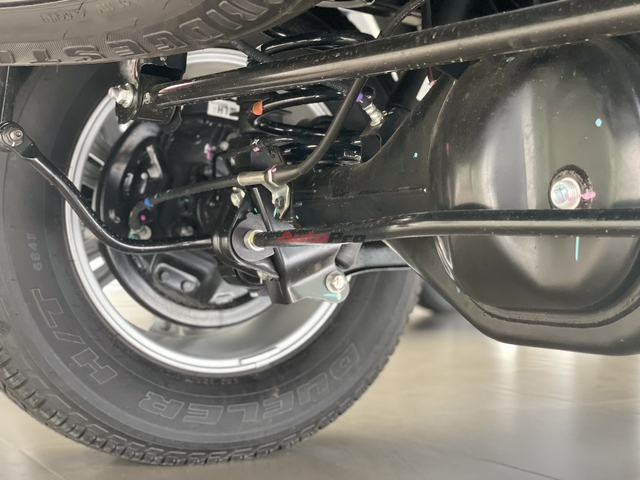 Ảnh thực tế Nissan Navara EL giá 699 triệu tại đại lý: Có bệ bước, màn hình 10 inch, đấu Ranger XLS- Ảnh 6. Ảnh thực tế Nissan Navara EL giá 699 triệu tại đại lý: Có bệ bước, màn hình 10 inch, đấu Ranger XLS- Ảnh 6.