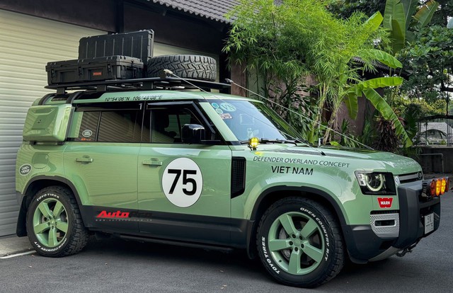 Dân chơi Bình Dương độ lại Land Rover Defender 7 tỷ đồng: Tốn gần 700 triệu, toàn đồ chính hãng, chuẩn bị cho hành trình vòng quanh thế giới- Ảnh 2. Dân chơi Bình Dương độ lại Land Rover Defender 7 tỷ đồng: Tốn gần 700 triệu, toàn đồ chính hãng, chuẩn bị cho hành trình vòng quanh thế giới- Ảnh 2.